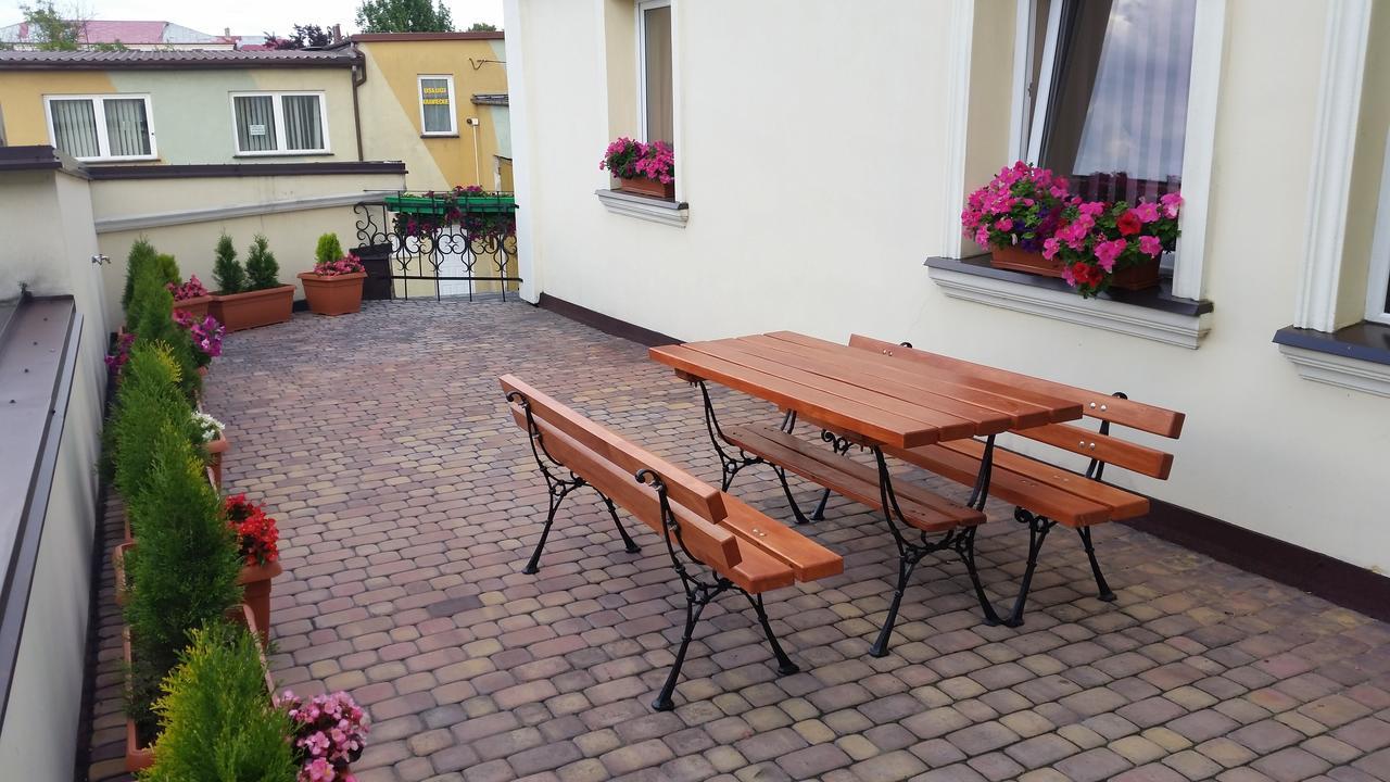 Pokoje Goscinne Vis A Vis Retro Gostynin Eksteriør billede